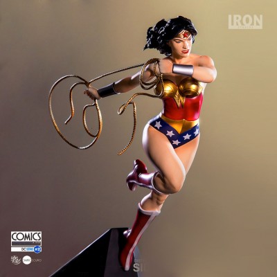 DC Comics Wonder Woman by Ivan Reis Art Scale 1/10 by Iron Studios